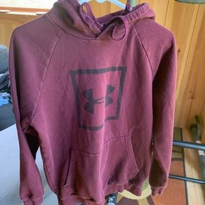 Men’s M Under Armour hoodie